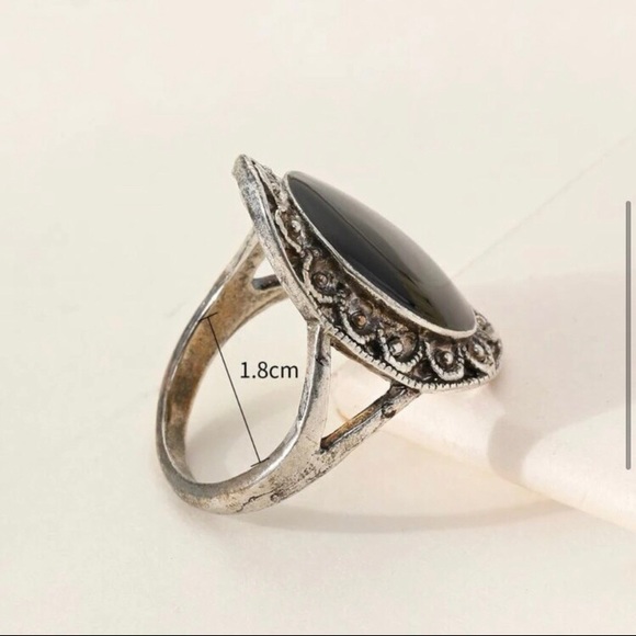 LAST ONE: Antique silver black stone ring - Picture 4 of 5